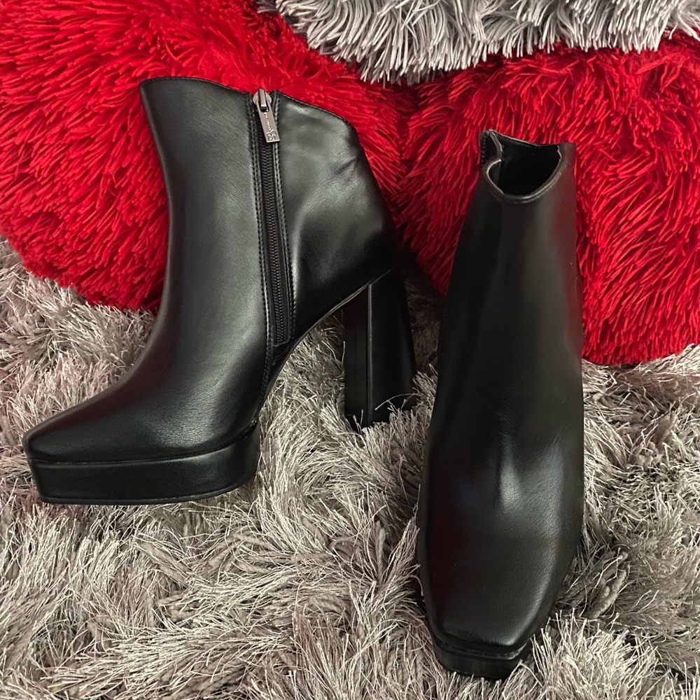 Brand New Jessica Simpson slant ankle chunky heel boots